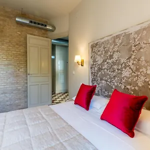 https://aoa-suites-doa-elvira.es-andalucia.com