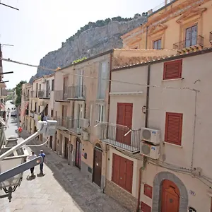 https://studio-candeloro-by-wonderful-italy.sicilyhotelsitaly.net