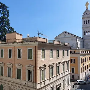 Piccola Piazza Della Liberta Roma