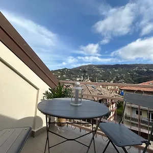 https://la-casa-sul-tetto-cogorno.hotelitalianriviera.com
